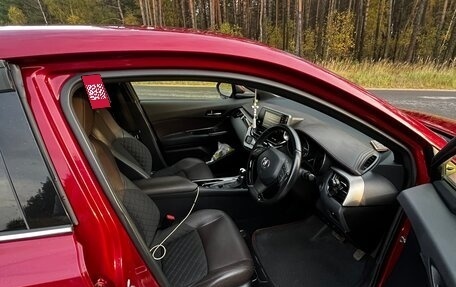 Toyota C-HR I рестайлинг, 2016 год, 3 129 000 рублей, 9 фотография