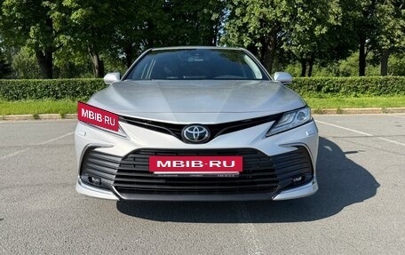 Toyota Camry, 2021 год, 3 500 000 рублей, 2 фотография