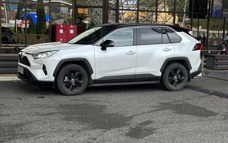 Toyota RAV4, 2021 год, 3 600 000 рублей, 2 фотография