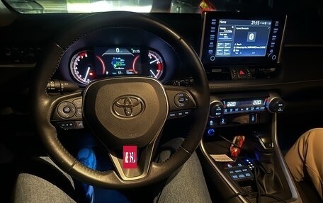 Toyota RAV4, 2021 год, 3 600 000 рублей, 3 фотография