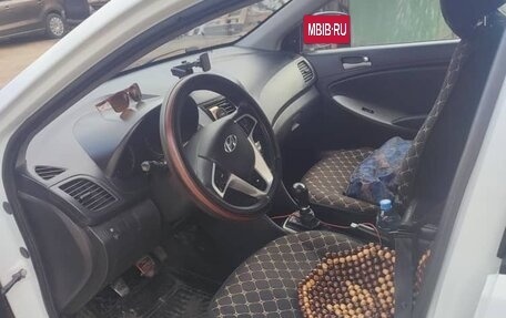 Hyundai Solaris II рестайлинг, 2016 год, 700 000 рублей, 3 фотография