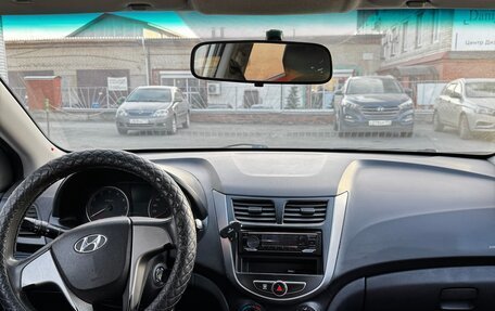 Hyundai Solaris II рестайлинг, 2015 год, 500 000 рублей, 1 фотография