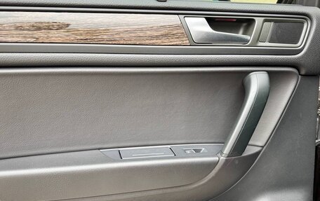 Volkswagen Touareg III, 2011 год, 2 350 000 рублей, 14 фотография