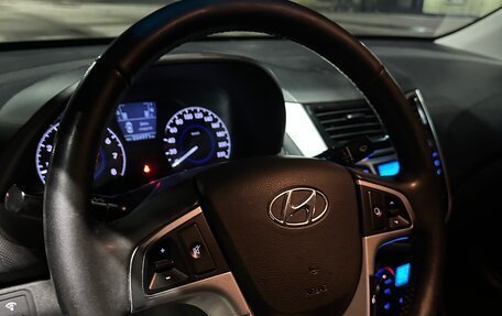 Hyundai Solaris II рестайлинг, 2011 год, 700 000 рублей, 8 фотография