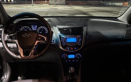 Hyundai Solaris II рестайлинг, 2011 год, 700 000 рублей, 9 фотография