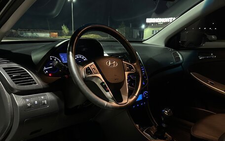 Hyundai Solaris II рестайлинг, 2011 год, 700 000 рублей, 10 фотография