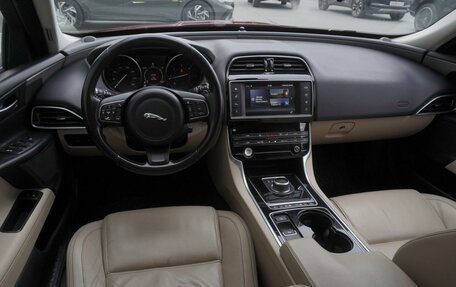 Jaguar XE I рестайлинг, 2016 год, 1 879 000 рублей, 6 фотография