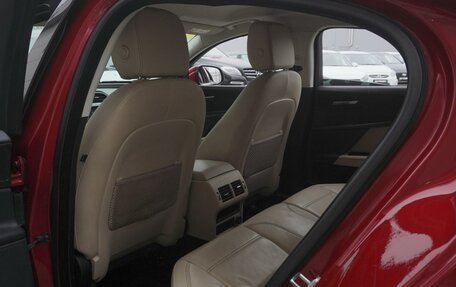 Jaguar XE I рестайлинг, 2016 год, 1 879 000 рублей, 11 фотография