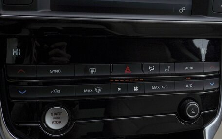 Jaguar XE I рестайлинг, 2016 год, 1 879 000 рублей, 17 фотография