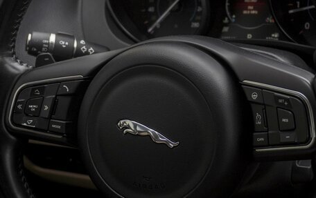 Jaguar XE I рестайлинг, 2016 год, 1 879 000 рублей, 20 фотография