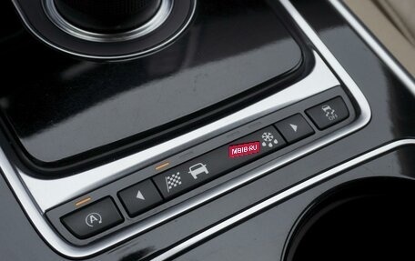 Jaguar XE I рестайлинг, 2016 год, 1 879 000 рублей, 18 фотография