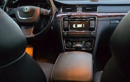 Skoda Superb III рестайлинг, 2010 год, 1 150 000 рублей, 7 фотография