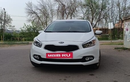 KIA cee'd III, 2015 год, 1 375 000 рублей, 2 фотография