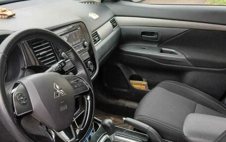 Mitsubishi Outlander III рестайлинг 3, 2018 год, 2 100 000 рублей, 1 фотография