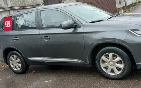 Mitsubishi Outlander III рестайлинг 3, 2018 год, 2 100 000 рублей, 3 фотография