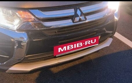 Mitsubishi Outlander III рестайлинг 3, 2018 год, 2 100 000 рублей, 4 фотография