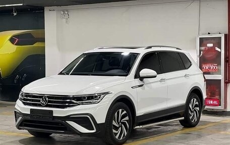 Volkswagen Tiguan II, 2022 год, 2 384 000 рублей, 1 фотография