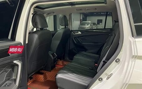 Volkswagen Tiguan II, 2022 год, 2 384 000 рублей, 14 фотография