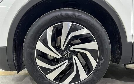 Volkswagen Tiguan II, 2022 год, 2 384 000 рублей, 17 фотография