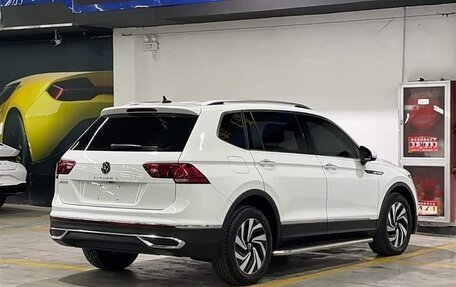 Volkswagen Tiguan II, 2022 год, 2 384 000 рублей, 19 фотография