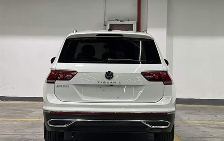 Volkswagen Tiguan II, 2022 год, 2 384 000 рублей, 20 фотография