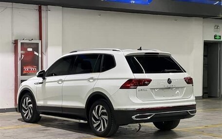 Volkswagen Tiguan II, 2022 год, 2 384 000 рублей, 18 фотография
