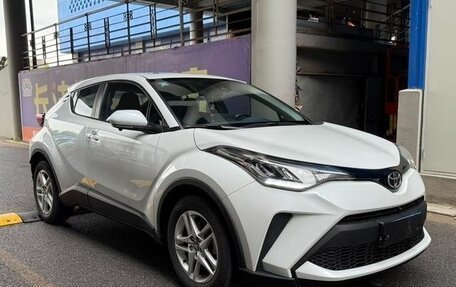 Toyota C-HR I рестайлинг, 2021 год, 2 100 000 рублей, 1 фотография