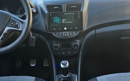 Hyundai Solaris II рестайлинг, 2015 год, 1 100 000 рублей, 8 фотография