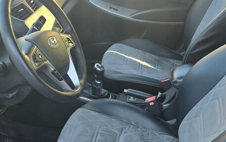 Hyundai Solaris II рестайлинг, 2015 год, 1 100 000 рублей, 6 фотография