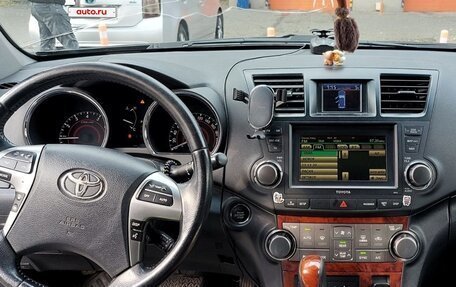 Toyota Highlander III, 2013 год, 2 350 000 рублей, 4 фотография