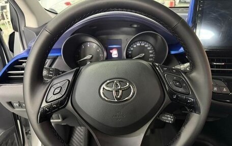 Toyota C-HR I рестайлинг, 2021 год, 2 100 000 рублей, 10 фотография