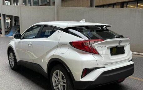 Toyota C-HR I рестайлинг, 2021 год, 2 100 000 рублей, 4 фотография