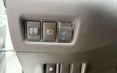 Toyota C-HR I рестайлинг, 2021 год, 2 100 000 рублей, 14 фотография