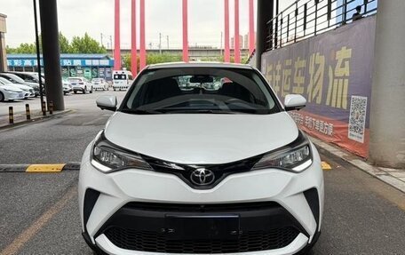 Toyota C-HR I рестайлинг, 2021 год, 2 100 000 рублей, 3 фотография