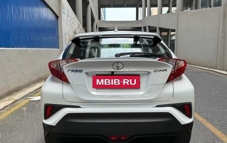 Toyota C-HR I рестайлинг, 2021 год, 2 100 000 рублей, 6 фотография