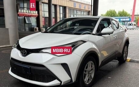 Toyota C-HR I рестайлинг, 2021 год, 2 100 000 рублей, 2 фотография