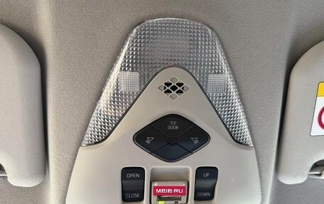 Toyota C-HR I рестайлинг, 2021 год, 2 100 000 рублей, 13 фотография