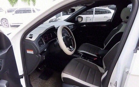 Volkswagen T-Roc I, 2023 год, 1 779 000 рублей, 5 фотография