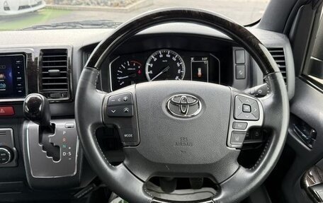 Toyota HiAce H200, 2022 год, 3 750 000 рублей, 31 фотография