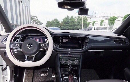 Volkswagen T-Roc I, 2023 год, 1 779 000 рублей, 7 фотография