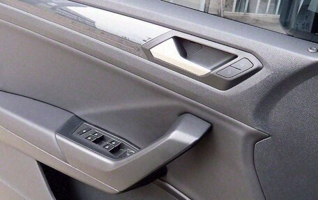 Volkswagen T-Roc I, 2023 год, 1 779 000 рублей, 11 фотография