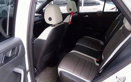 Volkswagen T-Roc I, 2023 год, 1 779 000 рублей, 6 фотография