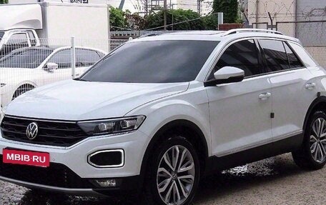 Volkswagen T-Roc I, 2023 год, 1 779 000 рублей, 2 фотография
