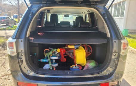 Mitsubishi Outlander III рестайлинг 3, 2014 год, 1 800 000 рублей, 5 фотография