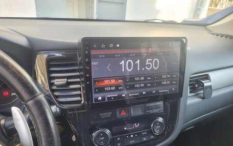 Mitsubishi Outlander III рестайлинг 3, 2014 год, 1 800 000 рублей, 7 фотография