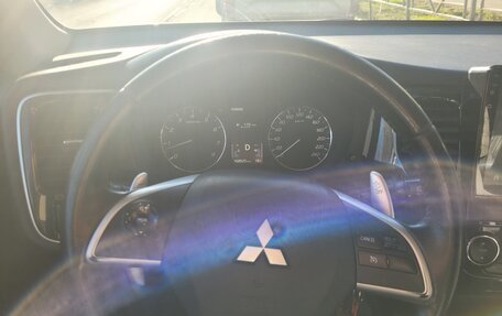 Mitsubishi Outlander III рестайлинг 3, 2014 год, 1 800 000 рублей, 6 фотография