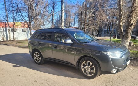 Mitsubishi Outlander III рестайлинг 3, 2014 год, 1 800 000 рублей, 3 фотография