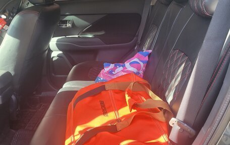 Mitsubishi Outlander III рестайлинг 3, 2014 год, 1 800 000 рублей, 9 фотография