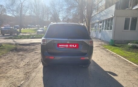 Mitsubishi Outlander III рестайлинг 3, 2014 год, 1 800 000 рублей, 4 фотография