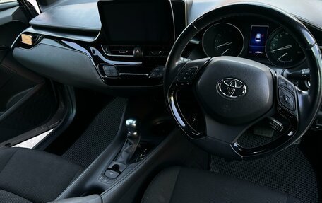 Toyota C-HR I рестайлинг, 2017 год, 1 750 000 рублей, 10 фотография